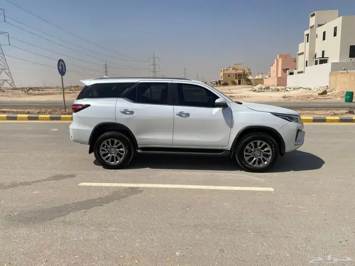 تويوتا فورشنر 2023ديزل فل كامل VX3 مالك اول 3