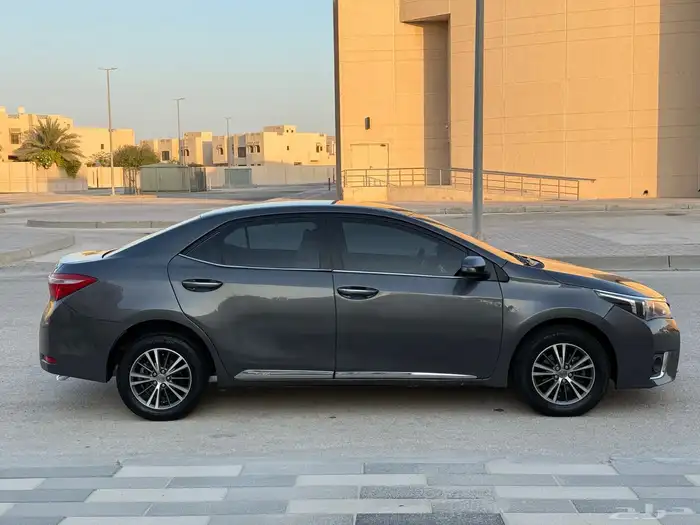 للبيع تويوتا كورولا 2014 نص فل 5