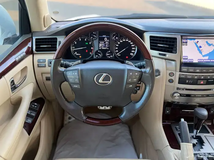 لكزس 2015 سعودي LX570 مخزن 16