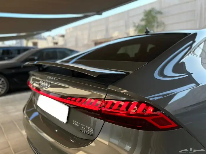Audi A7 S-Line Black Edition على الضمان 8