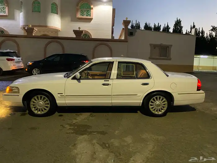 فورد جراند ماركيز 2009 سياره نظيفه مره 26