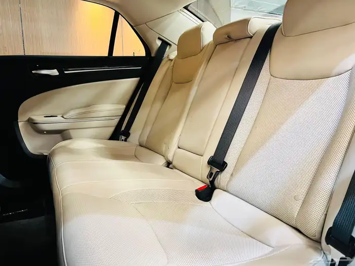 كرايزلر 2016 C300 فل كامل لمتد V6 ( بحاله ممتازه) 14