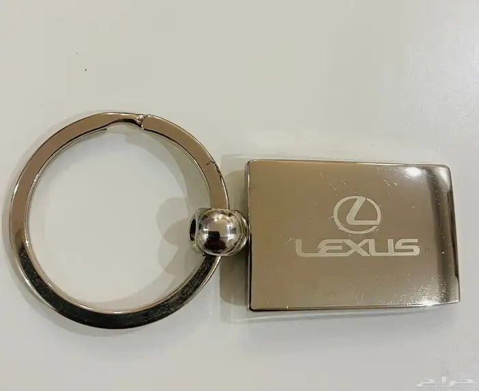 ميدالية مفاتيح اصلية Lexus بحالة ممتازة 1