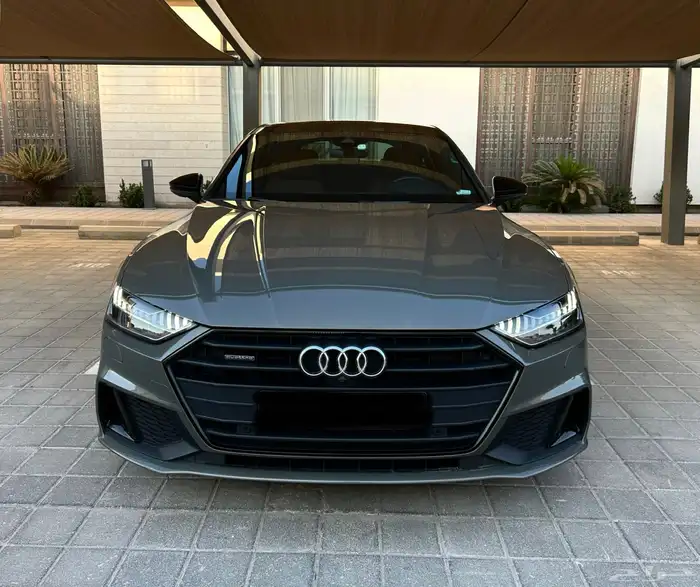 Audi A7 S-Line Black Edition على الضمان 5