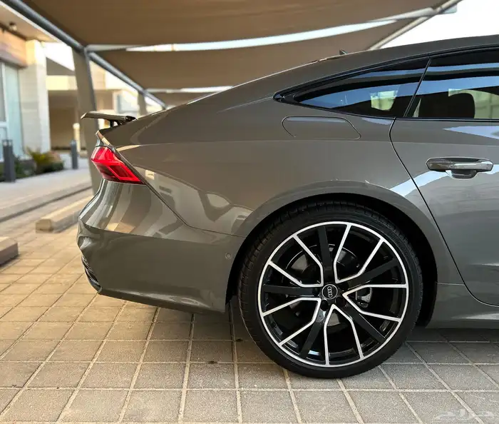 Audi A7 S-Line Black Edition على الضمان 7