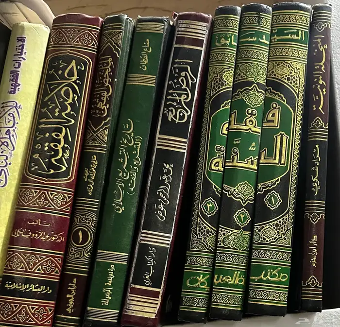 كتب متنوعة للبيع 4