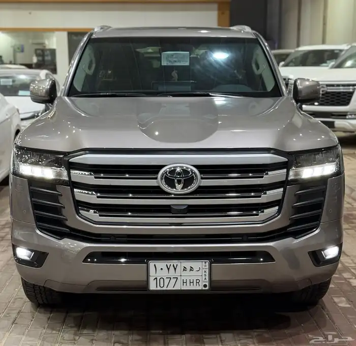 تويوتا لاندكروزر ( GXR-L2 ) 2025 سعودي ماشي ( 18 الف ) 1