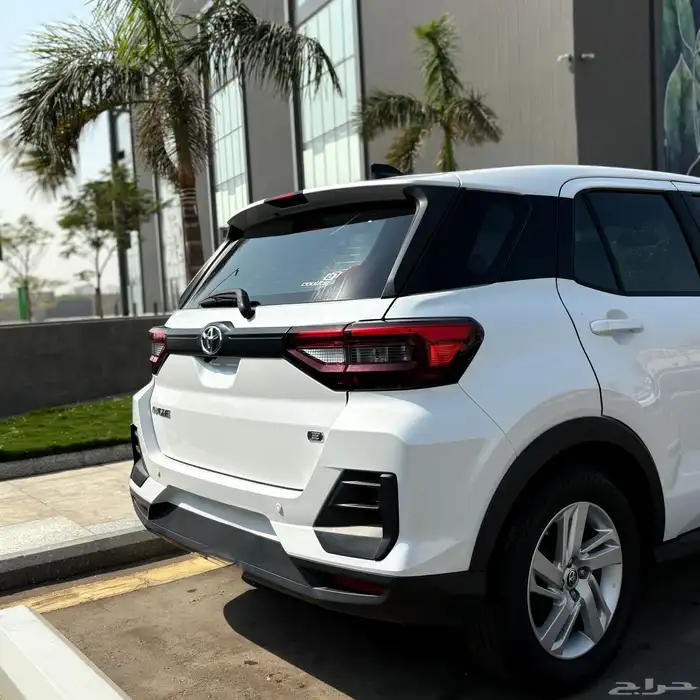 تويوتا رايز نضييفة على الشرط 5