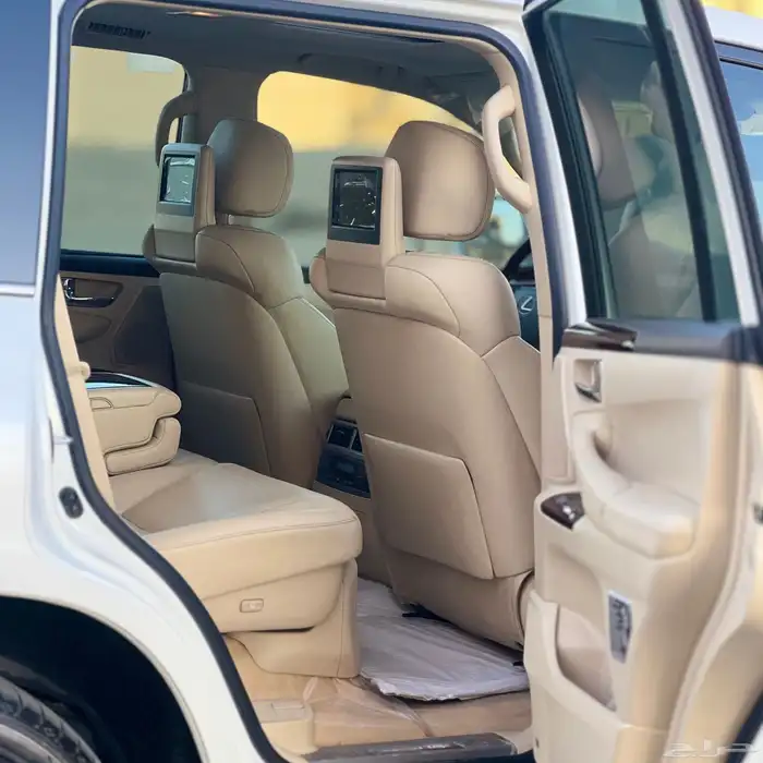 لكزس 2015 سعودي LX570 مخزن 20