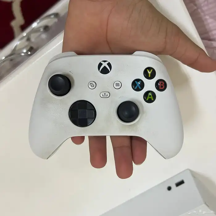 اكس بوكس سيريس اس نضيف جدا  معى يدين تحكم 5