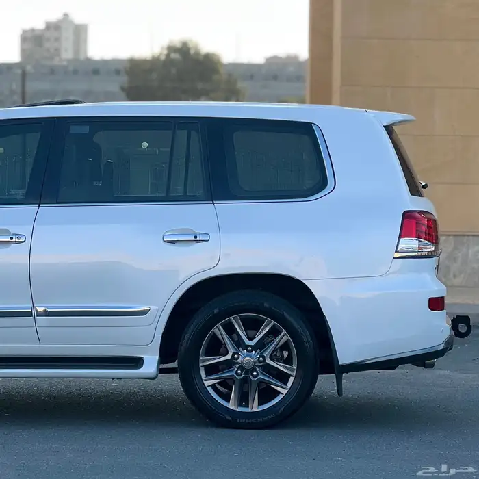لكزس 2015 سعودي LX570 مخزن 6