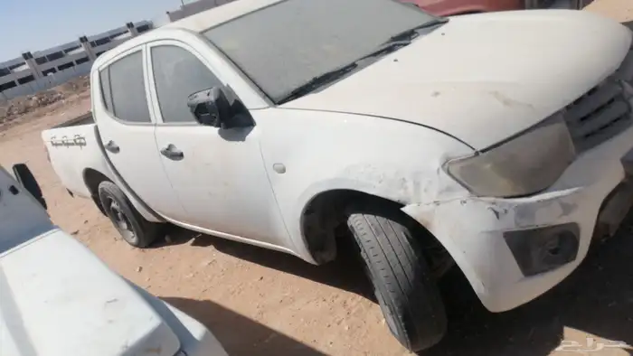 للبيع وانيت مستبيشي بنزيل 2012 مخبط مطوف 3سنه 2