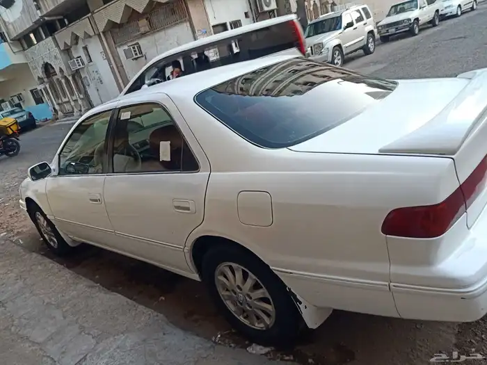 تويوتا كامري موديل 2000 مفحوص و مجدده كل شي تمام. 5