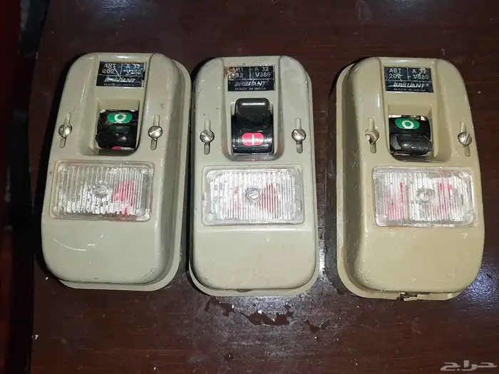 ثلاث مفاتيح مكيف قديم 0