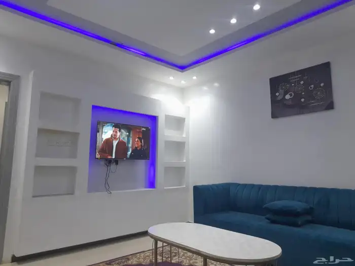 يوجد شقه عوائل مفروش للايجار الشهري 1