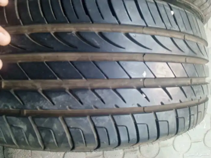 كفرات مستعمله صيني شبه جديد مقاس 215 45 17 5
