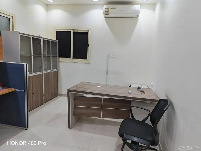 مكاتب وطاولات للبيع وصندوق سلفرات 9