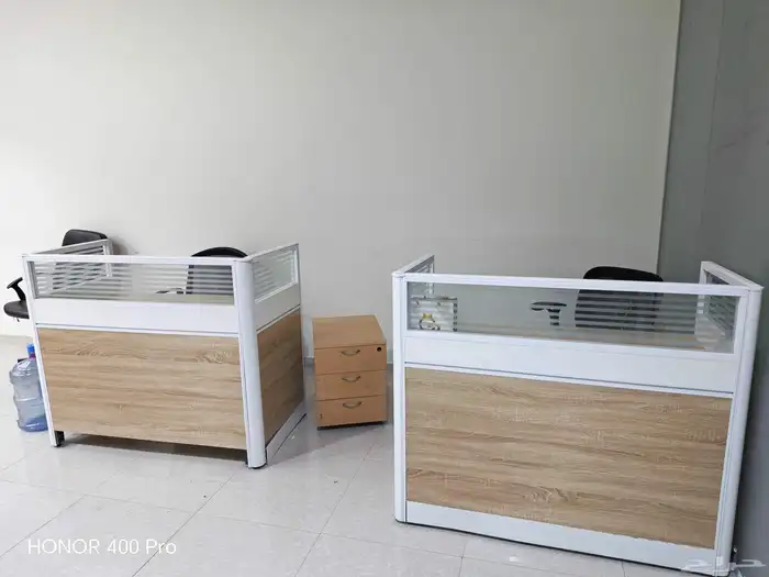 مكاتب وطاولات للبيع وصندوق سلفرات 12