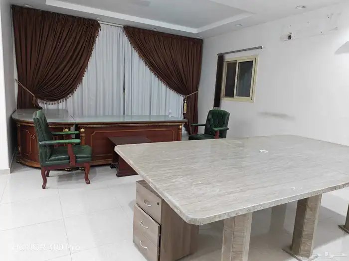 مكاتب وطاولات للبيع وصندوق سلفرات 8