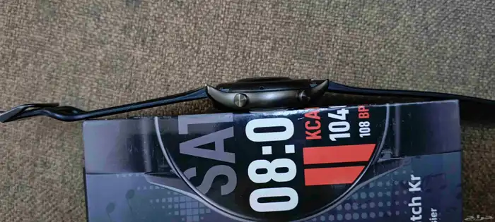 ساعة من شركة kieslect للبدل بمعسل 3