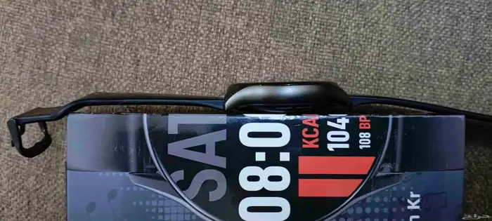 ساعة من شركة kieslect للبدل بمعسل 4