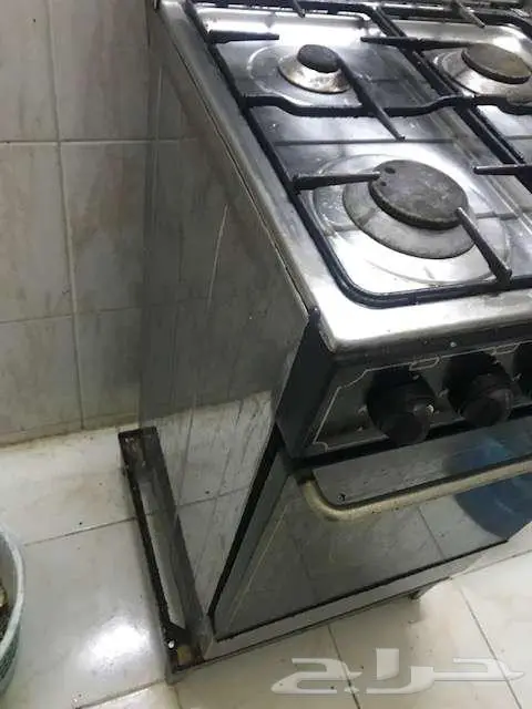 طباخ غاز 4 شعلات ستانلس مع فرن وجره غاز بحاله جيده جدا 3