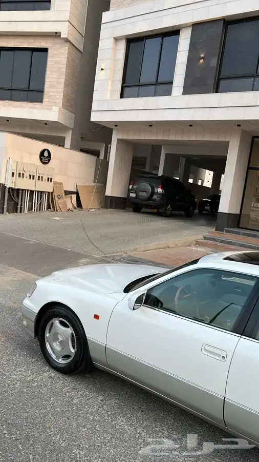 للبيع لكزس 400 سعودي 99 11