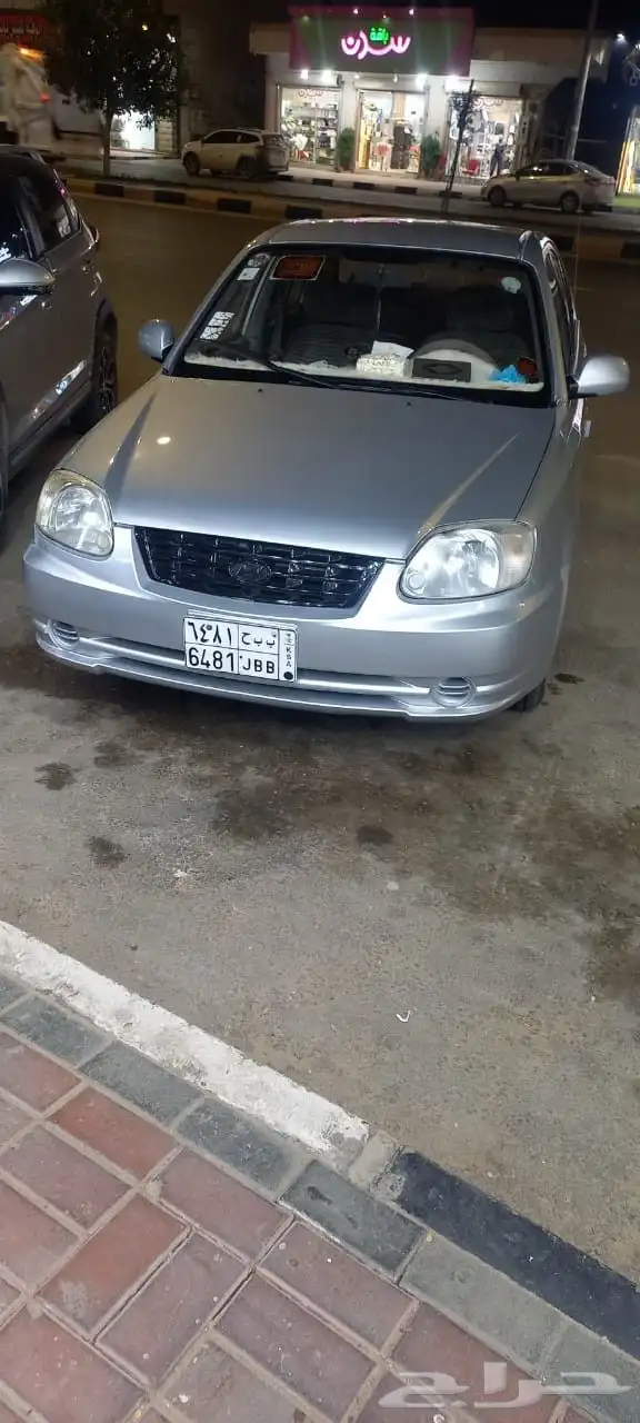 للبيع لدواعي السفر هونداي فيرنا نظيفه 4