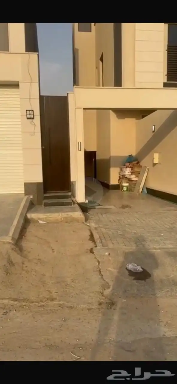 دور أول للإيجار في حي البيان 6