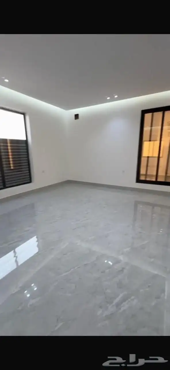 دور أول للإيجار في حي البيان 19