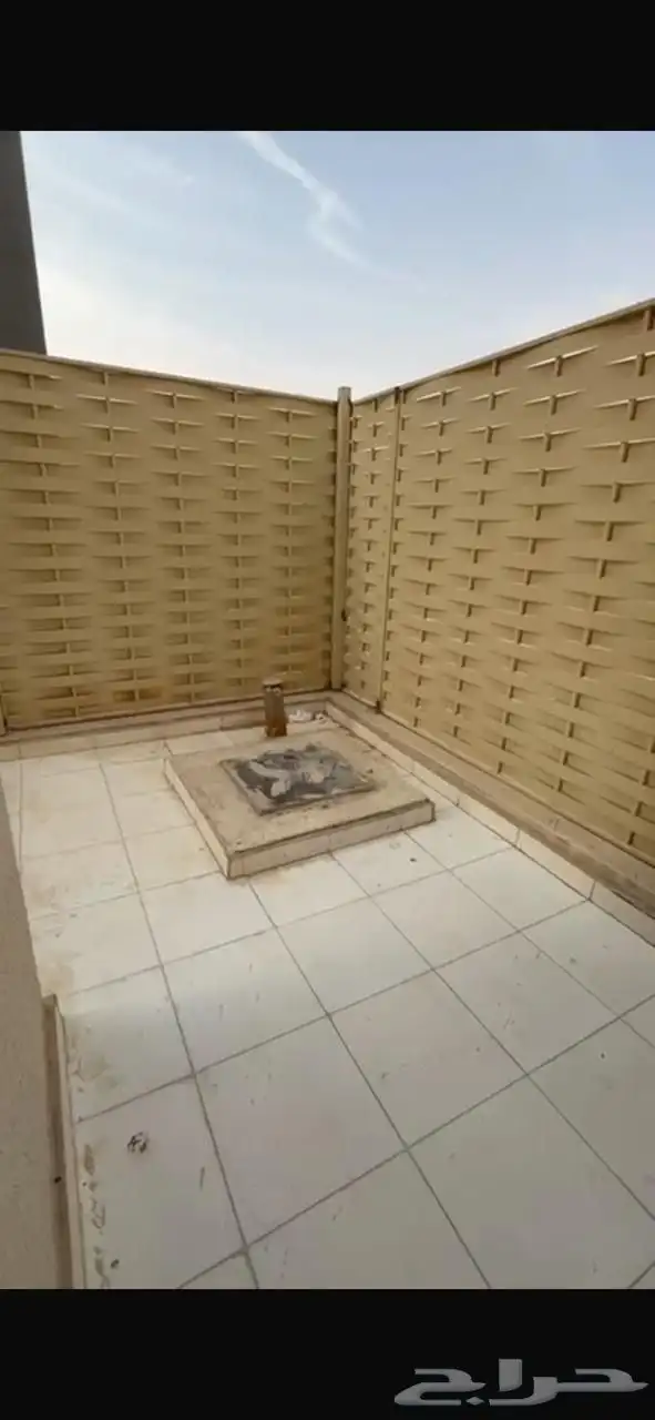 دور أول للإيجار في حي البيان 0