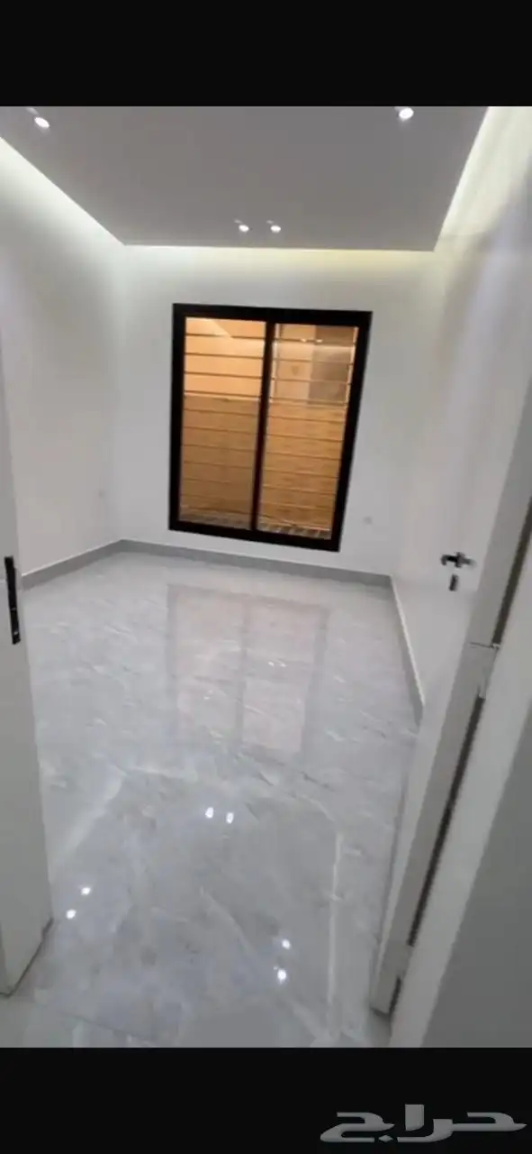 دور أول للإيجار في حي البيان 4