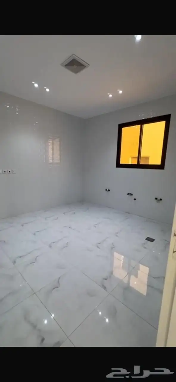 دور أول للإيجار في حي البيان 21