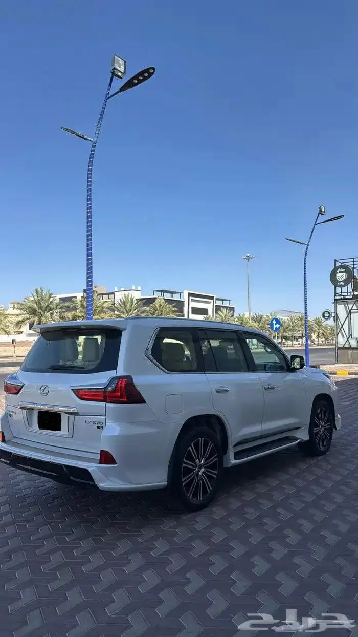 لكزس LX570 موديل 2018 عداد 173 ألف 7