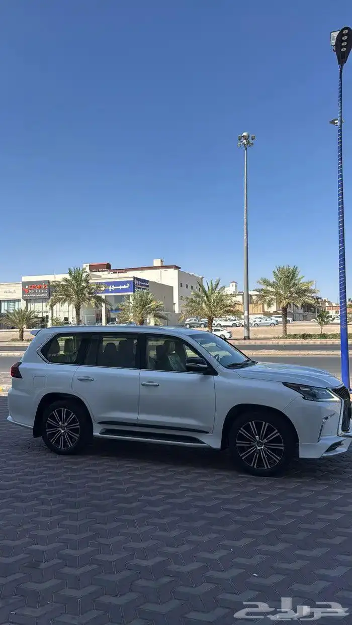 لكزس LX570 موديل 2018 عداد 173 ألف 4