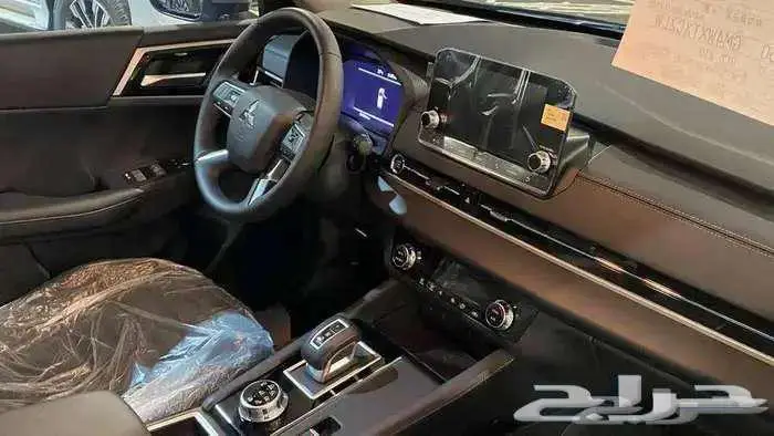 ميتسوبيشي اوتلاندر فل كامل و نص فل واستاندر 2025 4