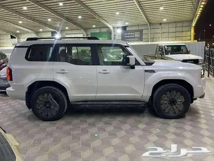برادو VXL3 فل ابيض 2025 6