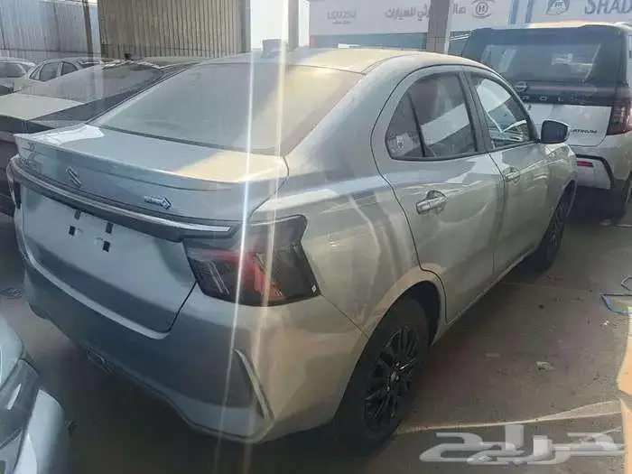 ديزاير استندر اصفار   صادر لها لوحات نقل عام 3
