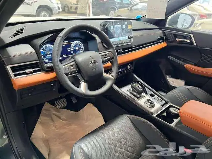 ميتسوبيشي اوتلاندر نص فل وفل كامل7 راكب 2025 11