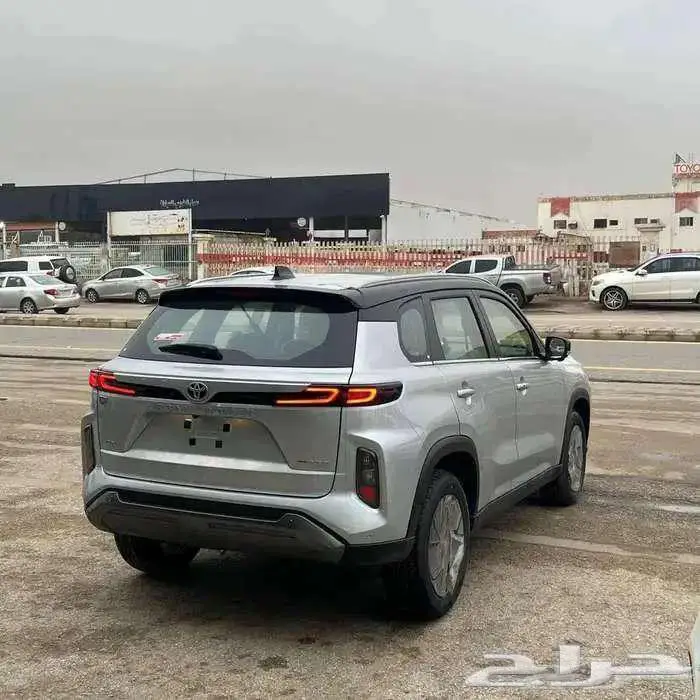 تويوتا اوربان كرزو 2026 فل كامل لون فضي 3