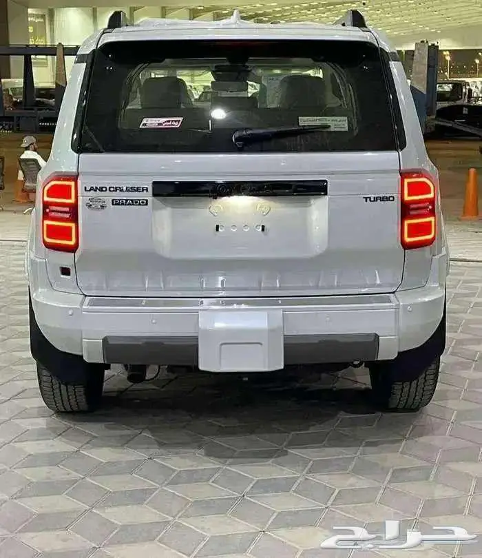 برادو VXL3 فل ابيض 2025 14