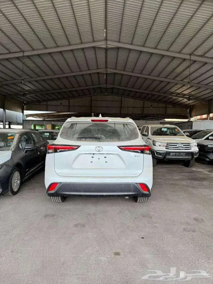 تويوتا هايلاندر GLE نص فل 2025 4