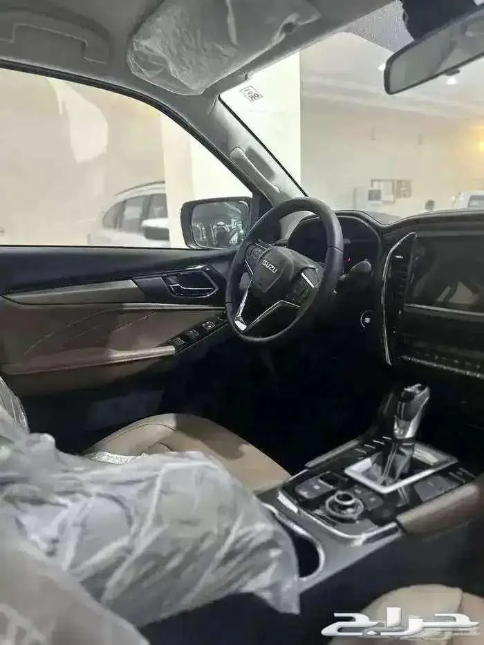 عرض خاص ايسوزو MUX فل كامل دبل 2024 العيسى 6