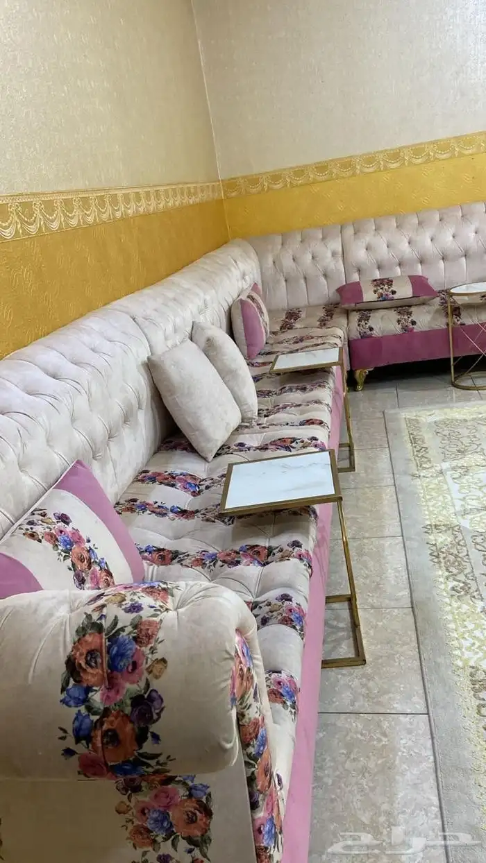 للبيع كنب حالته شبه ممتازة 2