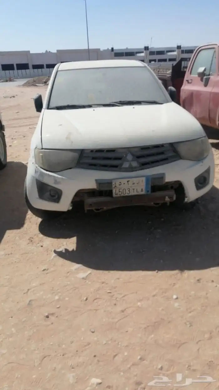 للبيع وانيت مستبيشي بنزيل 2012 مخبط مطوف 3سنه 1