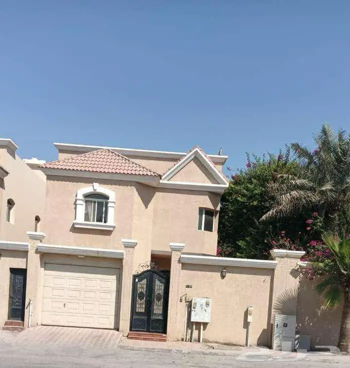 للبيع فيلا مستقله 375 م حي الفاخريه نظيفه 0