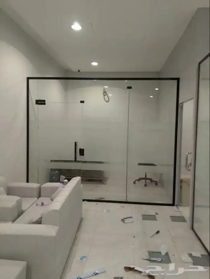فني تركيب وصيانة زجاج سكريت في عسير 4