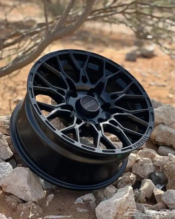 للبيع جنوط تيتانيا مقاس 17 3