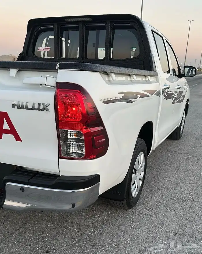 هايلوكس بنزين عداد 29الف وكاله GLX 9