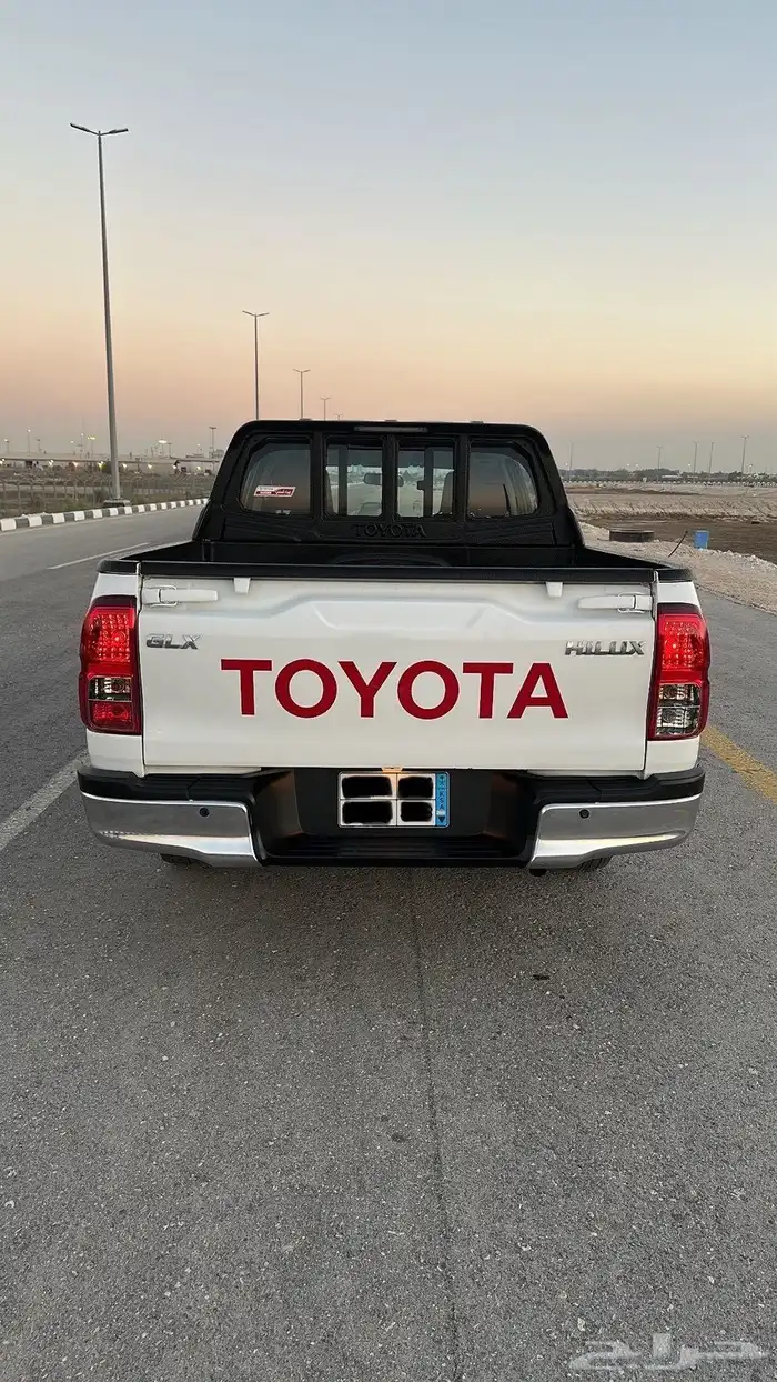 هايلوكس بنزين عداد 29الف وكاله GLX 7
